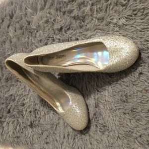 Silver Slipper ladies high heel 👠 shoes. Size 8.5
